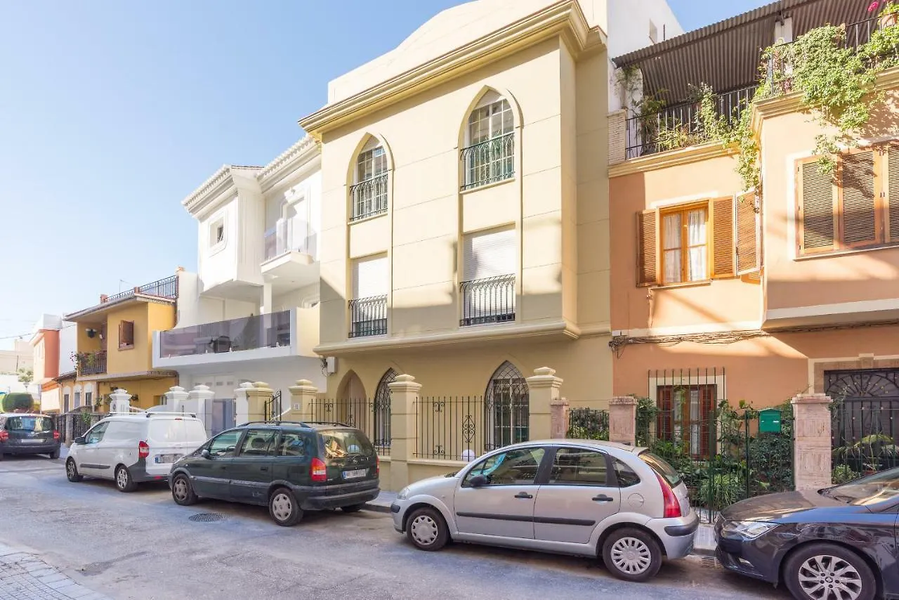 Gr0-Quiet Apartment, Private Backyard, Walk To Old Town Malaga Apartment