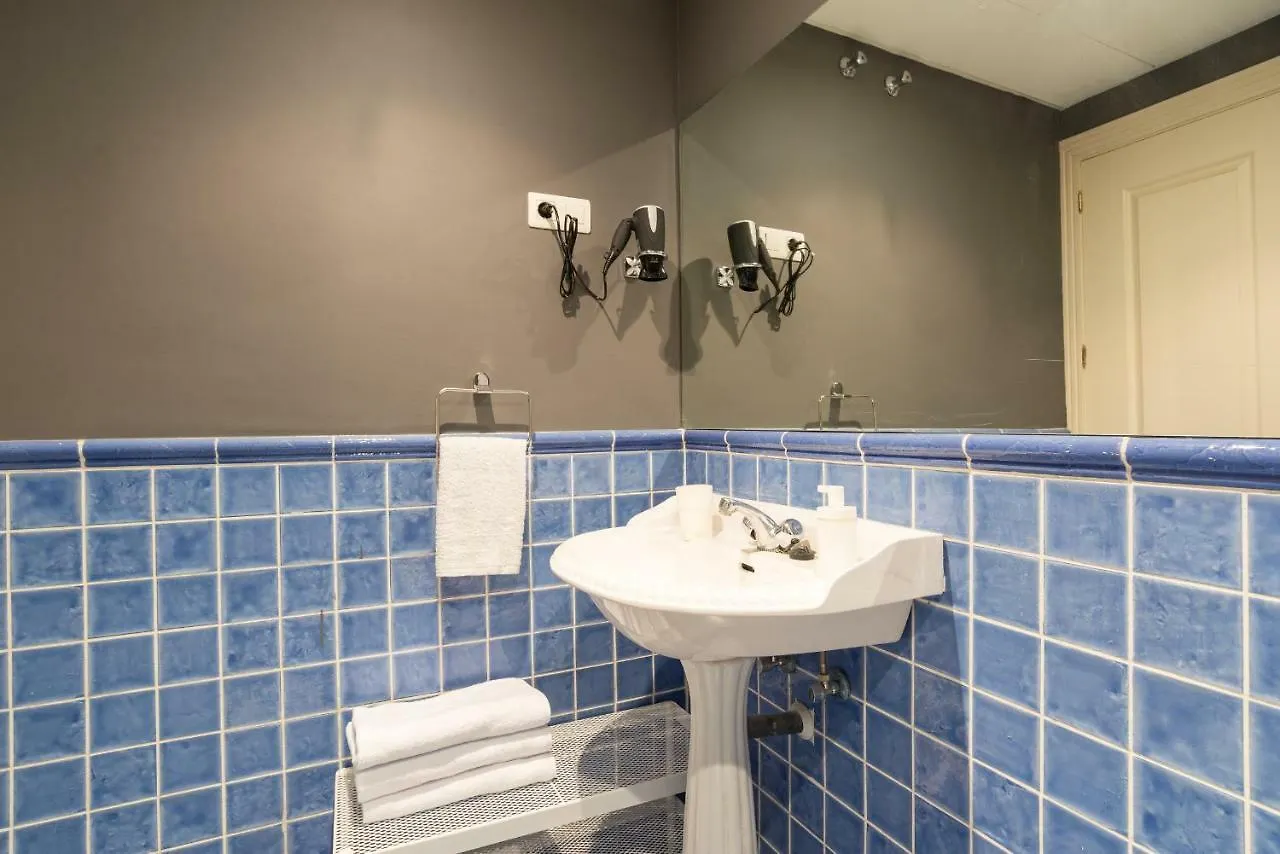 Apartment Gr0-Quiet Apartment, Private Backyard, Walk To Old Town Malaga