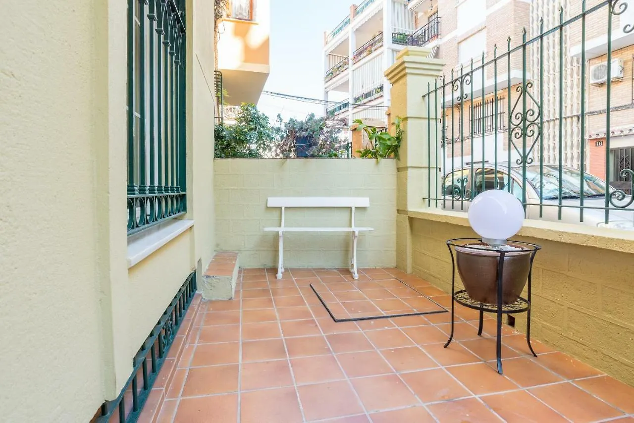 Gr0-Quiet Apartment, Private Backyard, Walk To Old Town Malaga
