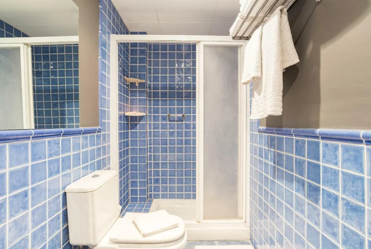 Gr0-Quiet Apartment, Private Backyard, Walk To Old Town Malaga Spain