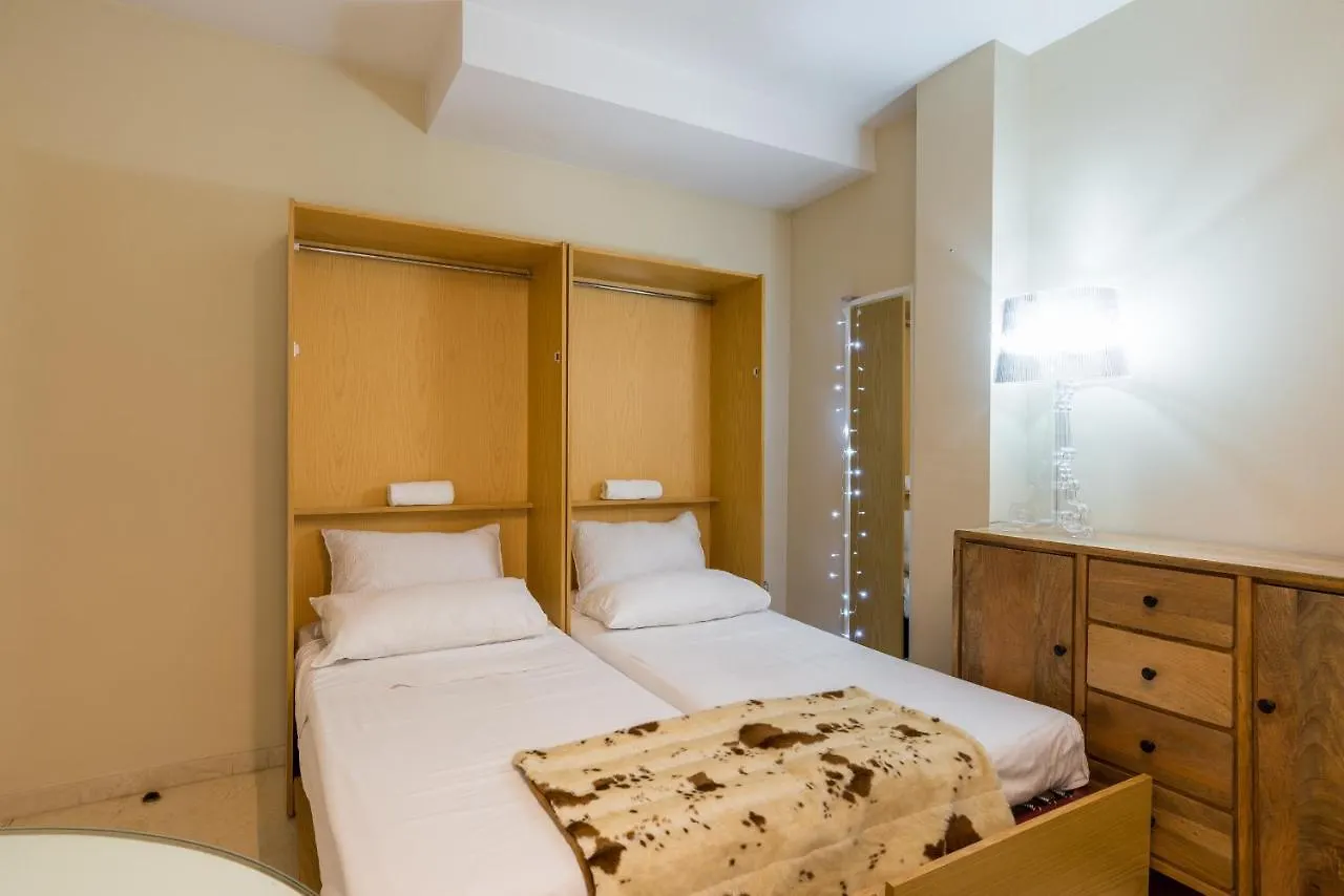 Apartment Gr0-Quiet Apartment, Private Backyard, Walk To Old Town Malaga