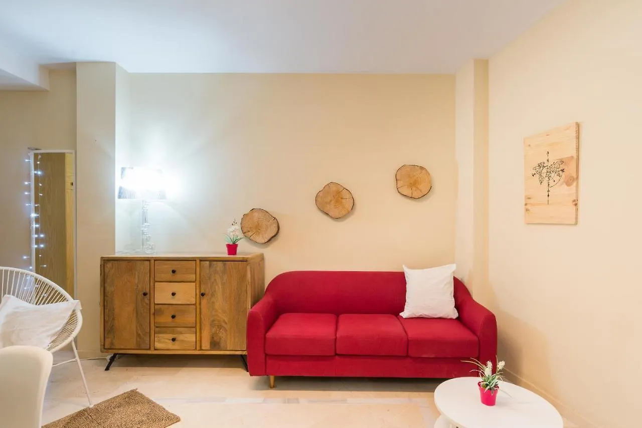 Gr0-Quiet Apartment, Private Backyard, Walk To Old Town Malaga Apartment