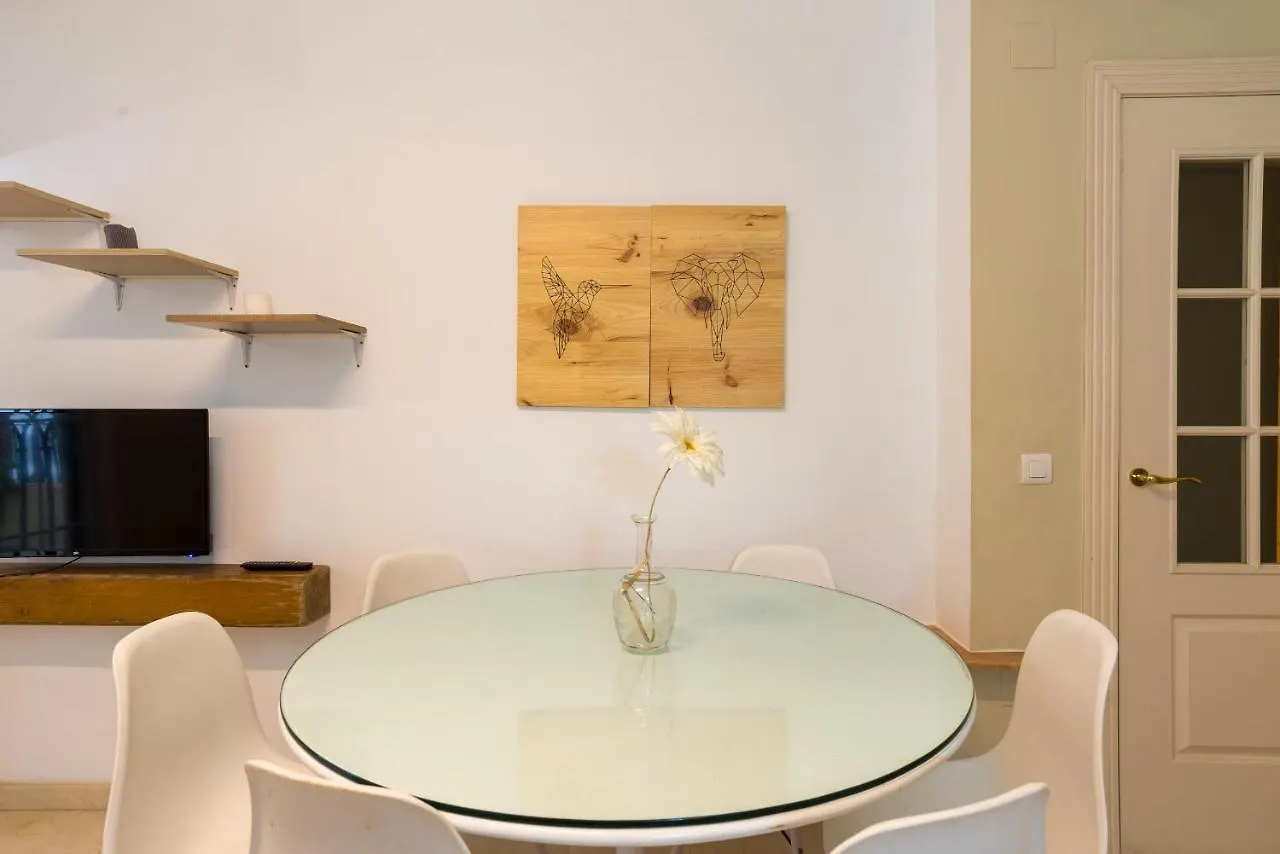Apartment Gr0-Quiet Apartment, Private Backyard, Walk To Old Town Malaga
