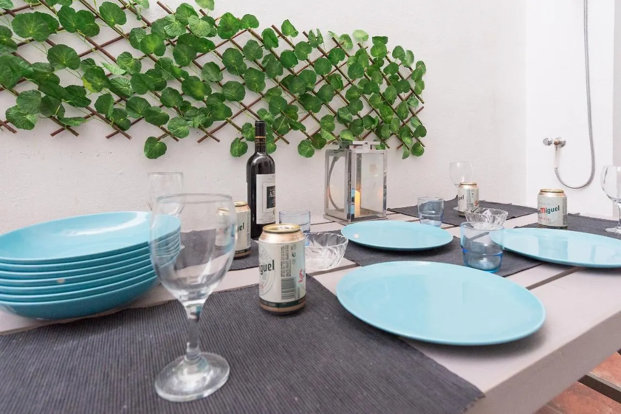 Gr0-Quiet Apartment, Private Backyard, Walk To Old Town Malaga