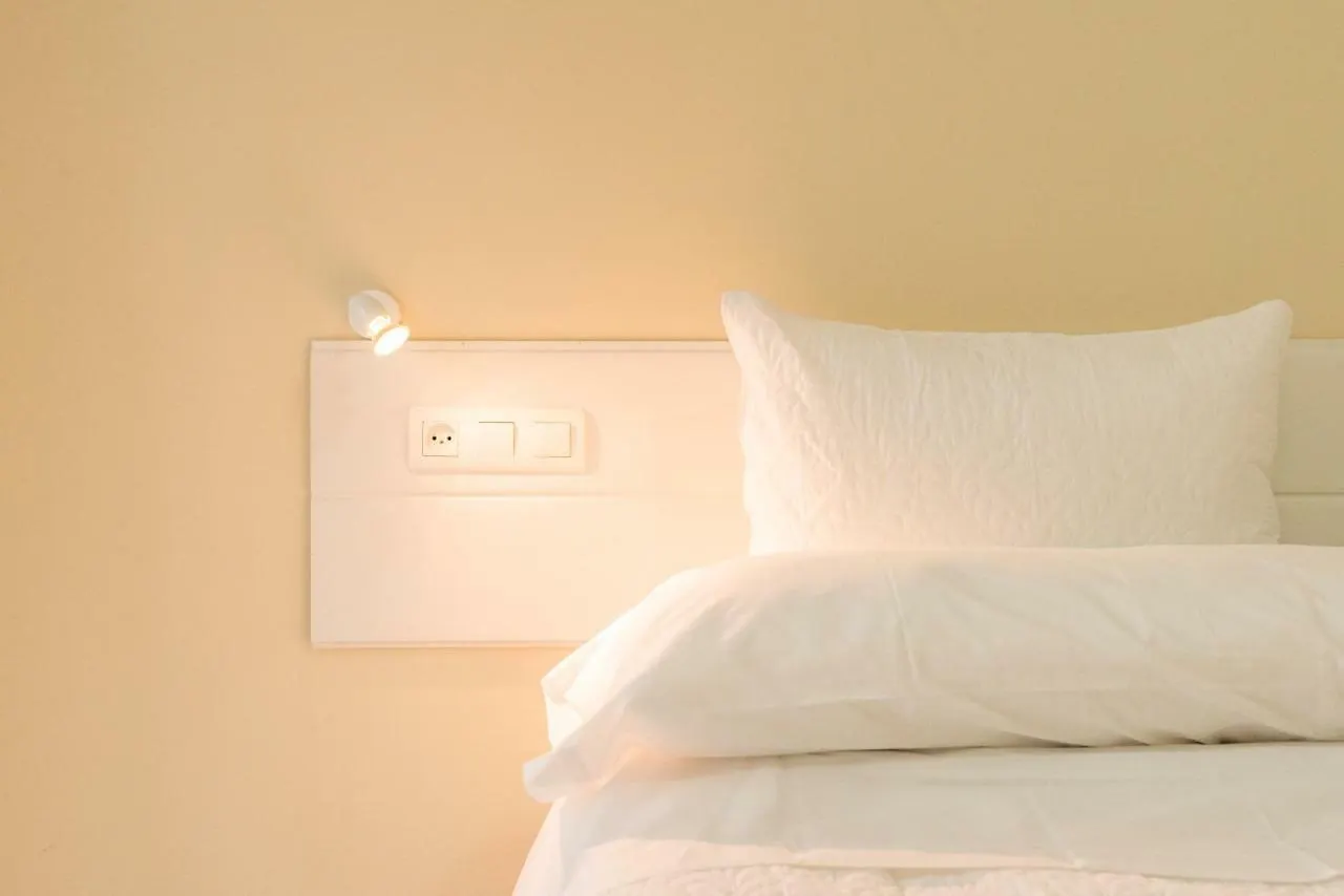 Gr0-Quiet Apartment, Private Backyard, Walk To Old Town 말라가