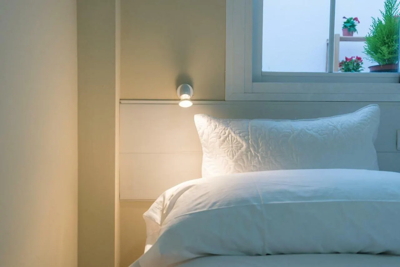 아파트 Gr0-Quiet Apartment, Private Backyard, Walk To Old Town 말라가