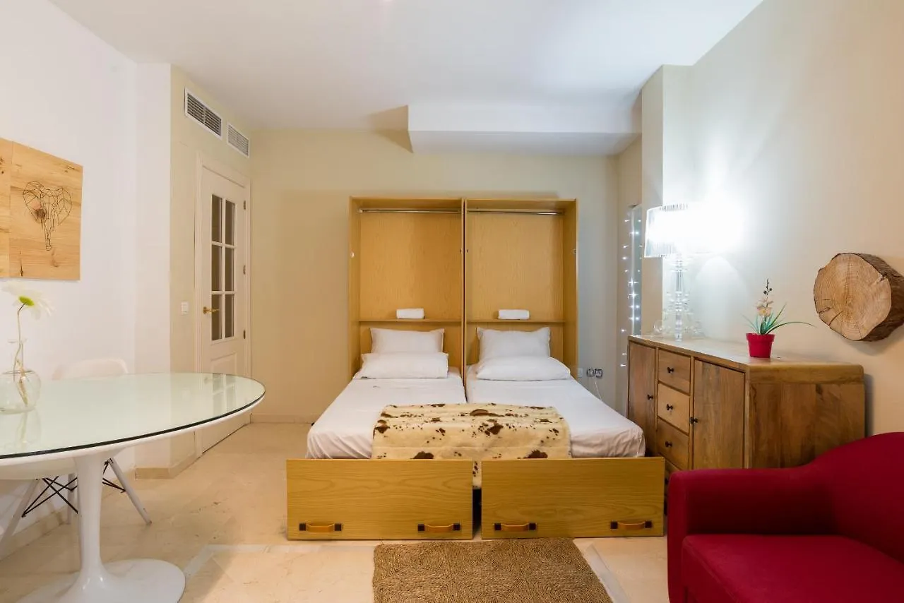 아파트 Gr0-Quiet Apartment, Private Backyard, Walk To Old Town 말라가 스페인